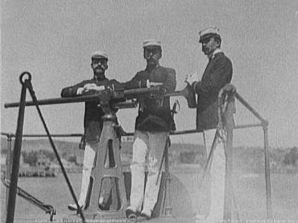 WNUS_1pounder_m1_Nahant_officers_pic.jpg