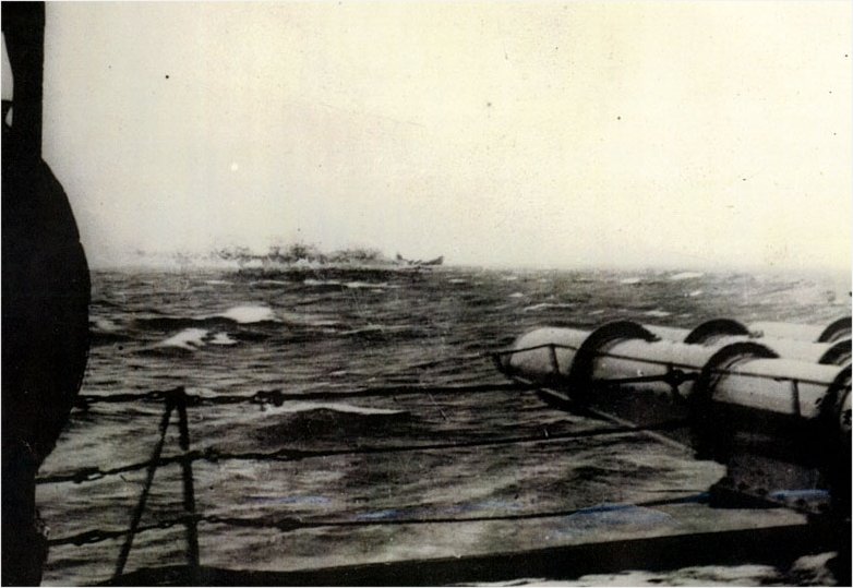 WTBR_Bismarck_Sinking_pic.jpg
